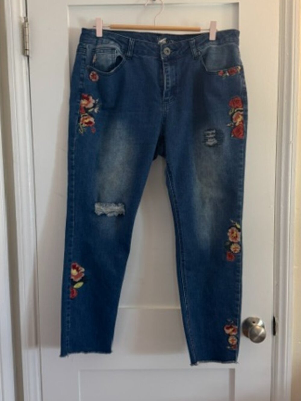 Indigo Thread Co. Floral Embroidered Distressed Straight Leg Ankle Jeans Size 12
